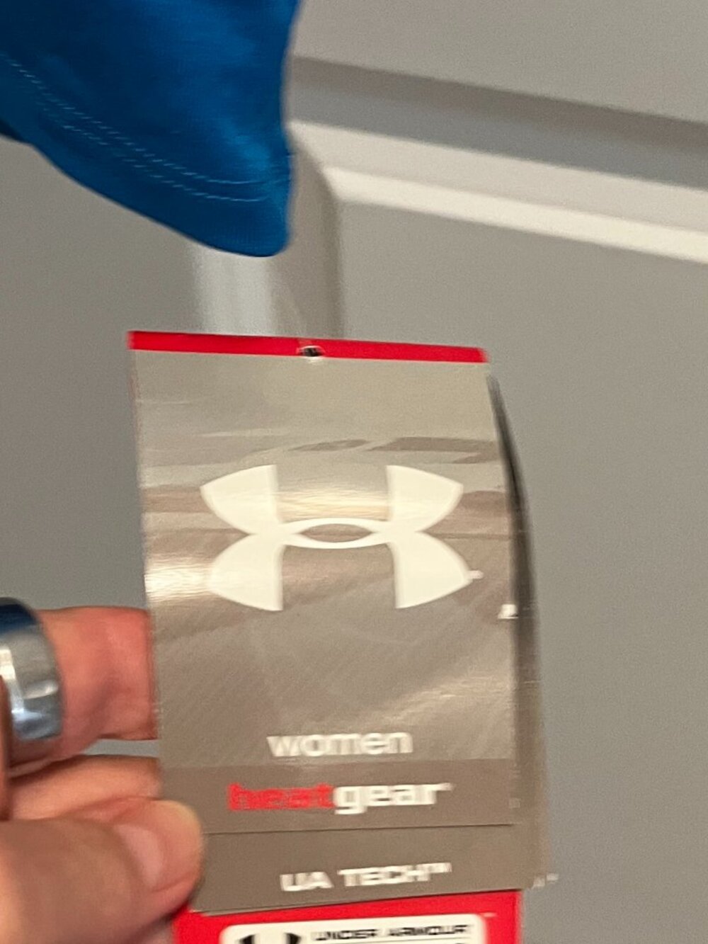 Under Armour lightweight T size medium Women's - Picture 3 of 3